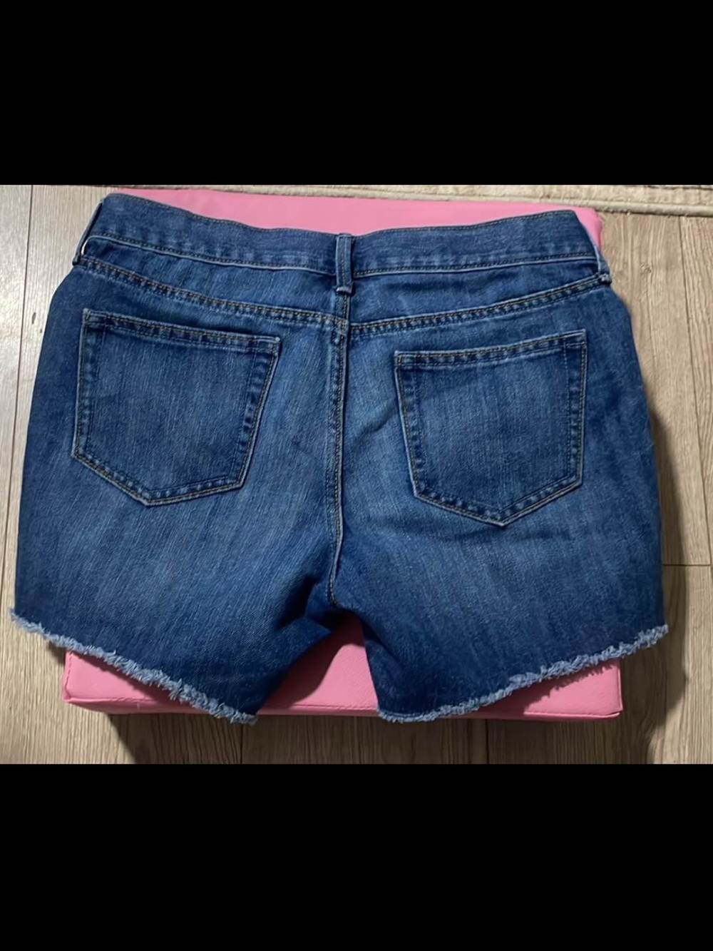 Old Navy Women's Dark Blue Frayed Hem Denim Shorts - Picture 3 of 3